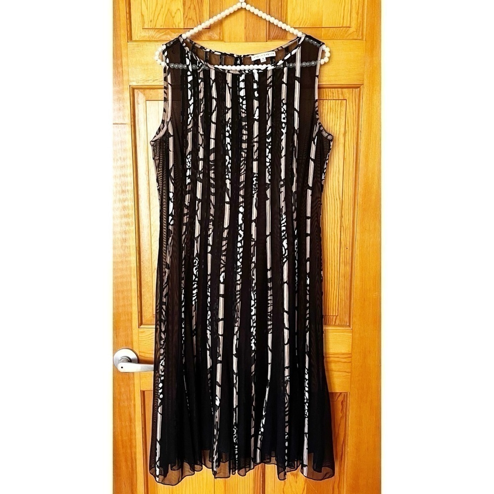 Sandra Darren Womens Cocktail Dress Black Stripe Sheer Sz 8 Sleeveless NO SLIP